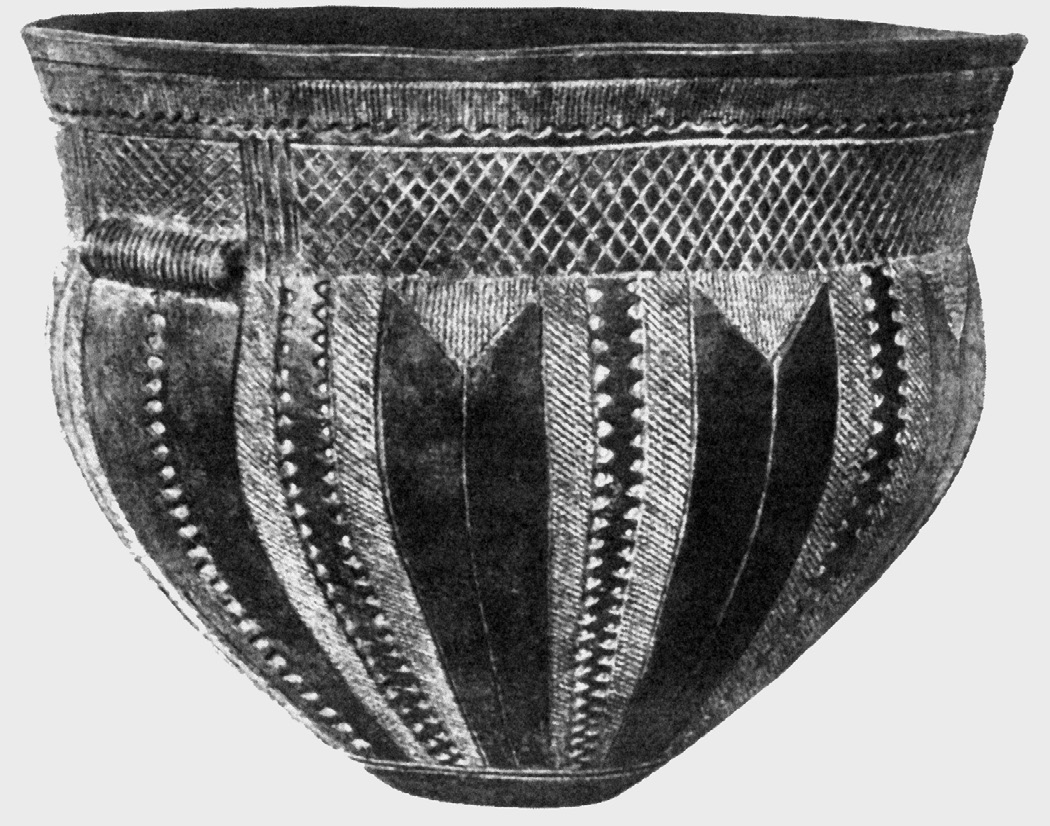 Fig. 6 – Band decorated bowl from theDanish early Middle Neolithic (after MüLLer1918).