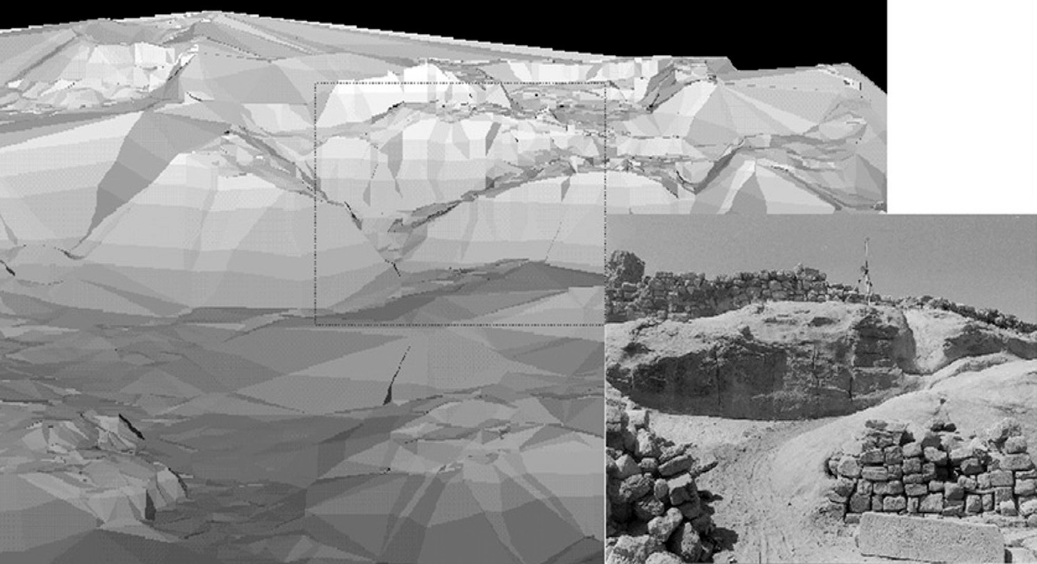 Fig. 8 – Particolare del DTM relativo alla parte interna del Castello (Cassero). I vertici quotati sono stati acquisiti con il DGPS in modalità cinematica. L’elaborazione del modello tridimensionale è stata eseguita con il programma ArcView (metodo TIN). Nel riquadro si può confrontare il modello tridimensionale con l’immagine fotografica della rampa di accesso alla terrazza superiore del Cassero.