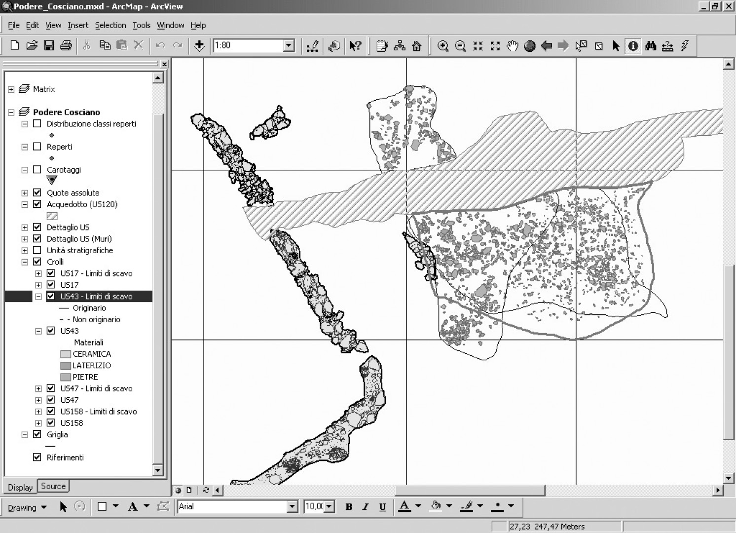 Fig. 6 – Ambiente ArcView: zoom sui layer dei crolli e del dettaglio deimuri, attraversati dal taglio dell’acquedotto moderno.