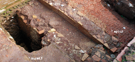 Fig. 9 – Ripresa fotogrammetrica dell’ambiente 4 delle “Terme di Elagabalo”: in bianco è evidenziata la distribuzione dei target sull’area di scavo.