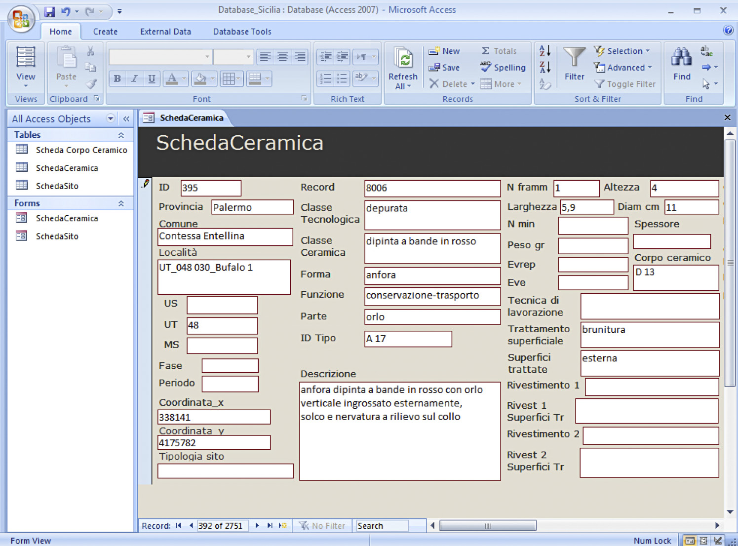 Fig. 2 – Ambiente Microsoft Access 2007. La maschera d’inserimento dati della Scheda ceramica.