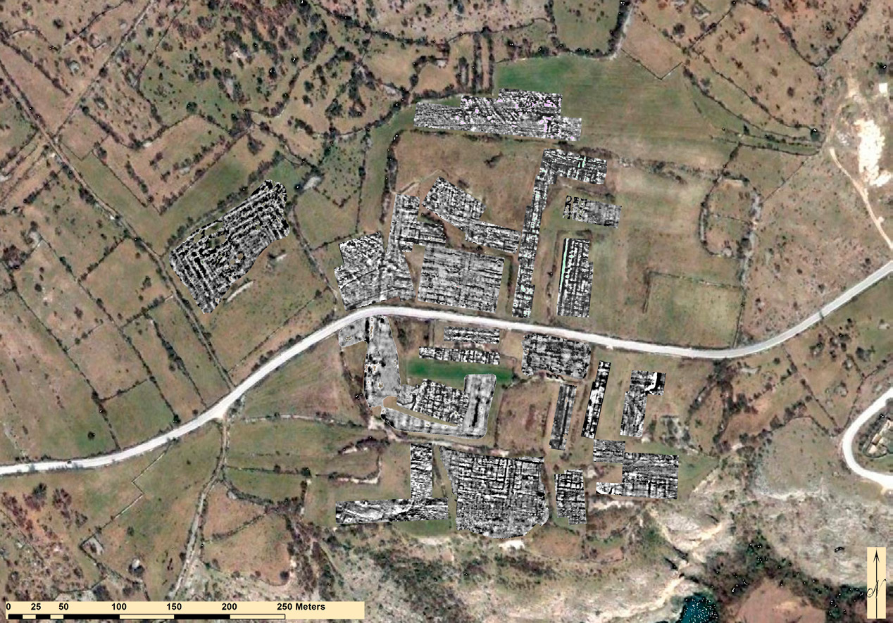 Fig. 1 – Indagini geofisiche nel castrum romano di Burnum (a cura di F. Boschi, con la partecipazione di Geocarta©, Paris; elaborazione GIS M. Silani).