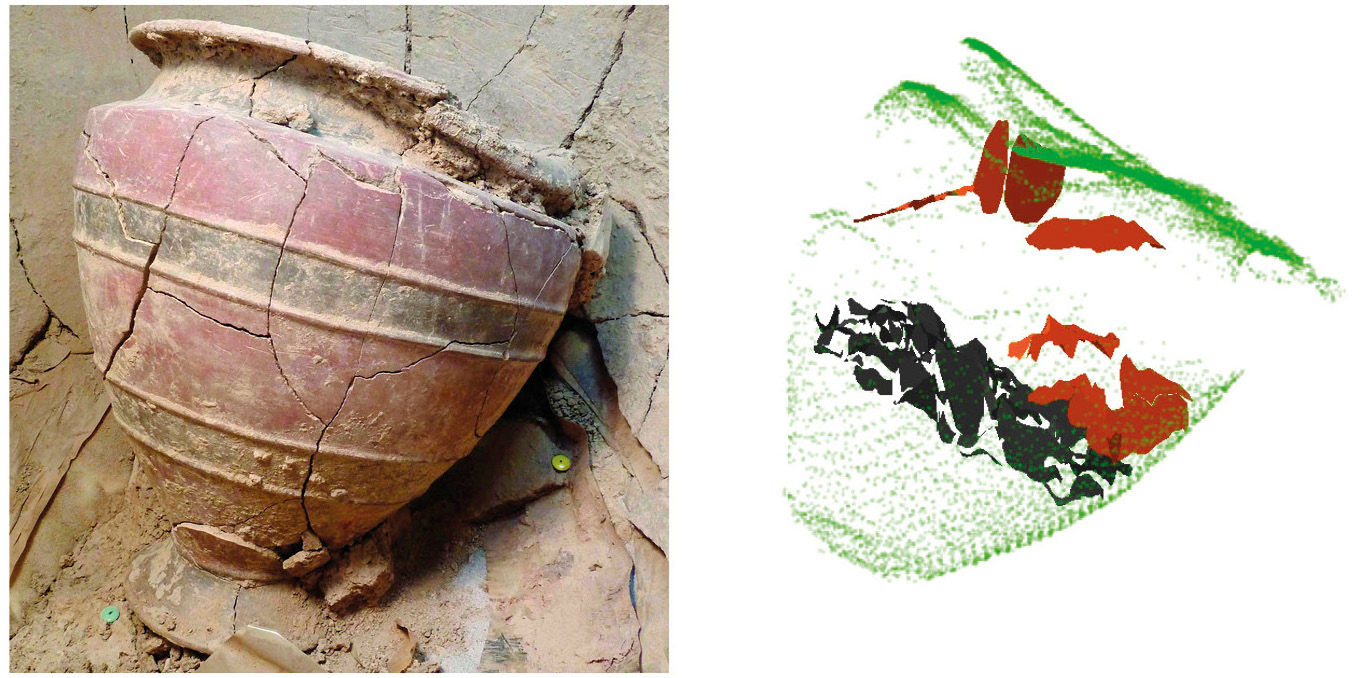 Fig. 5 – a) Macrofoto dell’ossuario situliforme cordonato a fasce rosse e nere scavato e documentato tramite fotomodellazione 3D; b) Posizionamento tridimensionale dei frammenti di coperchio collassati all’interno dell’ossuario (vector di colore arancio) e del livello superiore di ossa cremate (vector di colore grigio scuro).