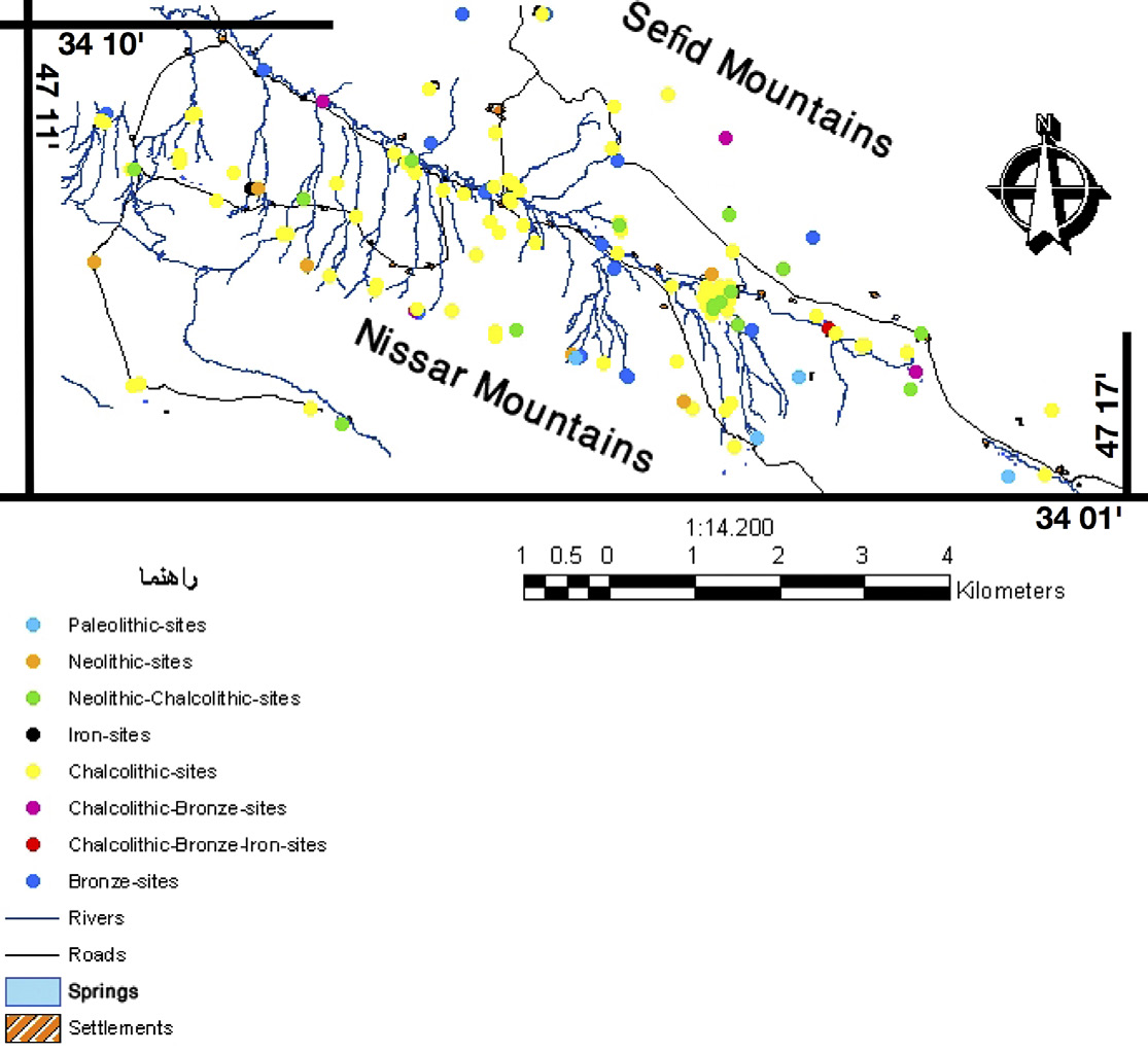 Fig. 4 – Prehistoric archaeological sites in relation to Ab-i Marik River and natural tracks of Sarfirouzabad.