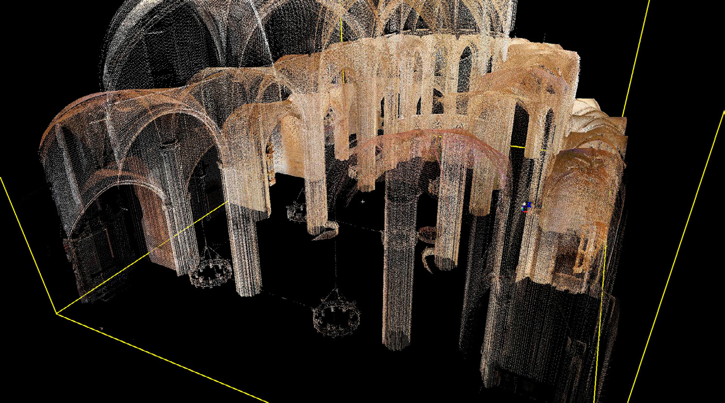 Fig. 2 – Cattedrale di Tortosa (Tarragona, Spagna). Una nuvola di punti contiene ogni tipo di informazione e quindi si documentano, pur non volendo, anche le lampade e i suoi elementi di sostegno.