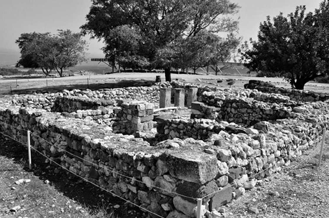 Fig. 3 – Typical highland four room house; the layout reflects the egalitarian ethos of the settlers (Faust 2008, 78, 79); this house is exhibited at Tel Hazor, Israel.