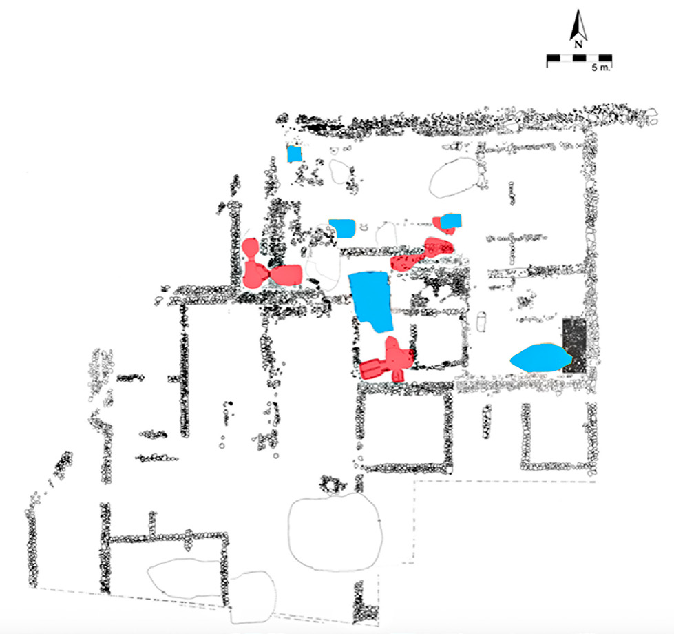 Fig. 2 – Furnaces (red) and provisions for pottery production (light blue) in House 1.