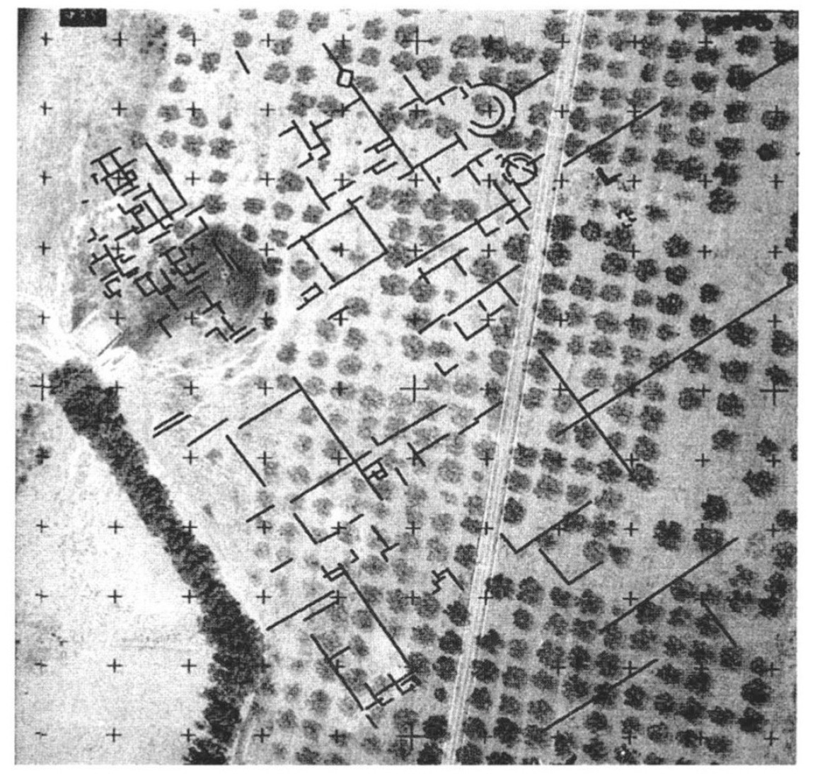 Fig. 10 – Il sito di “Trenta Salme”. Tracce delle strutture antropiche sepolte dafoto aerea del1987.