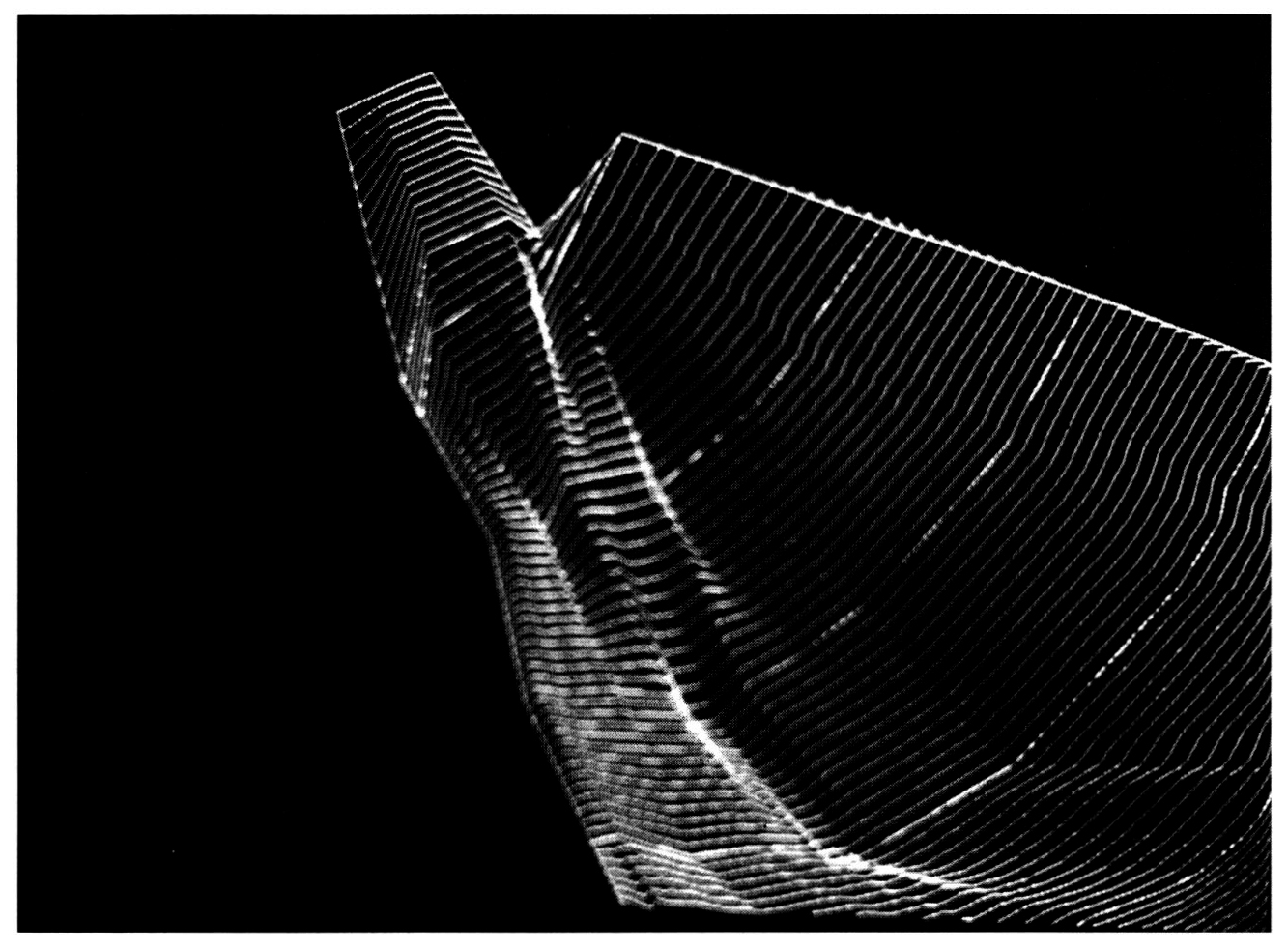 Fig. 3 – L’insieme delle sezioni trasversali chiuse sui bordi esterni (insieme dei
Punti estremi delle sezioni) definisce la superficie del manufatto, articolare di poppa di imbarcazione.