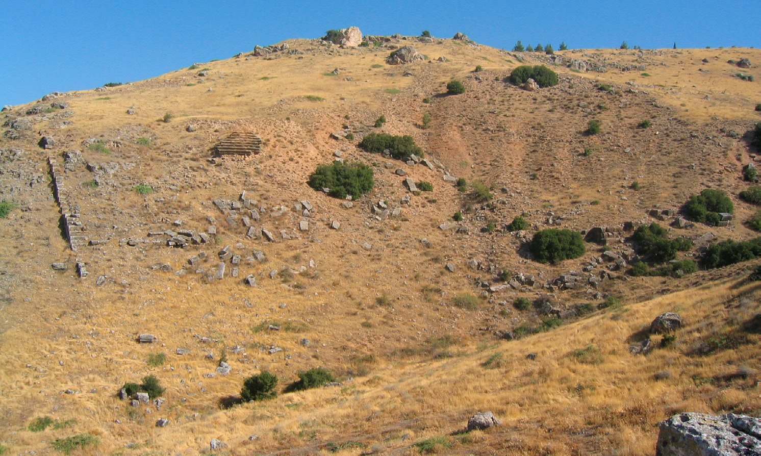 Fig. 8 – Veduta dei resti del Teatro Nord di Hierapolis.