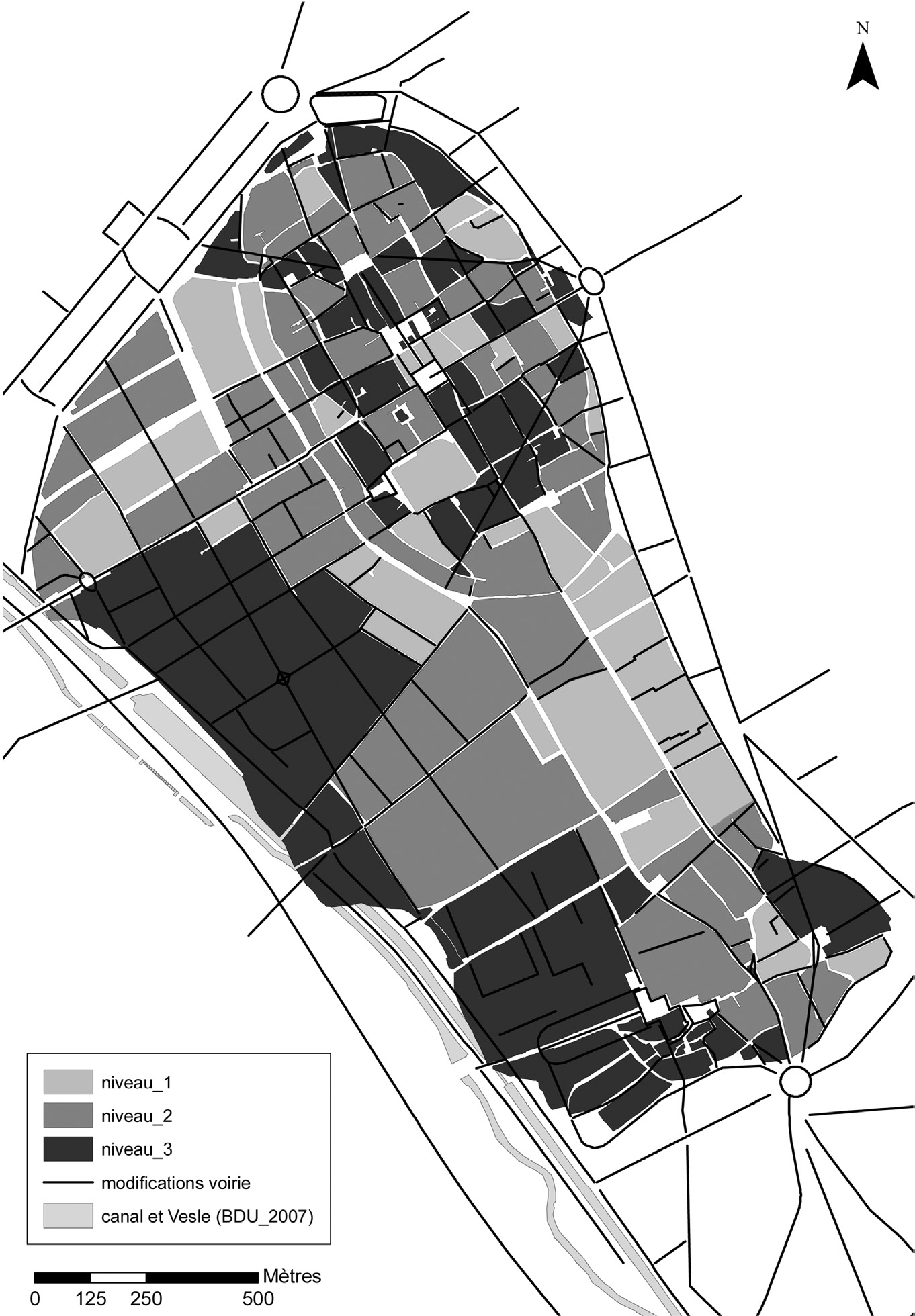 Fig. 1 – Les perturbations du parcellaire du centre historique de Reims du 19e siècle à 2007, figurées d’après les îlots du cadastre de 1819.