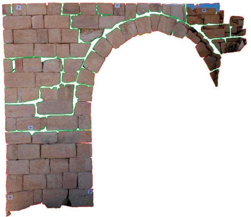 Fig. 7 – Orthophoto générée par une requête sur la base de données: visualisation des blocs appartenant aux USM visibles sur le plan de projection donné. En vert le périmètre des USM. La texture est complète à l’intérieur des USM. Voir Pl. XII, b.