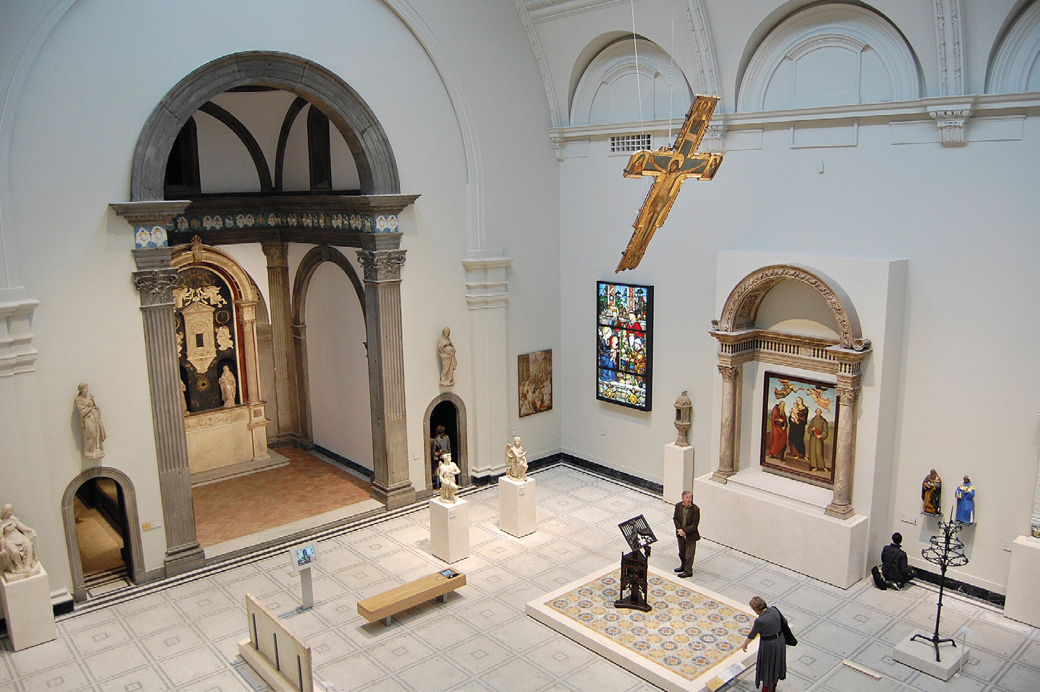 Fig. 2 – La cappella maggiore della chiesa fiorentina di Santa Chiara nelle Medieval and Renaissance Galleries (inaugurate nel dicembre 2009), London, Victoria and Albert Museum.