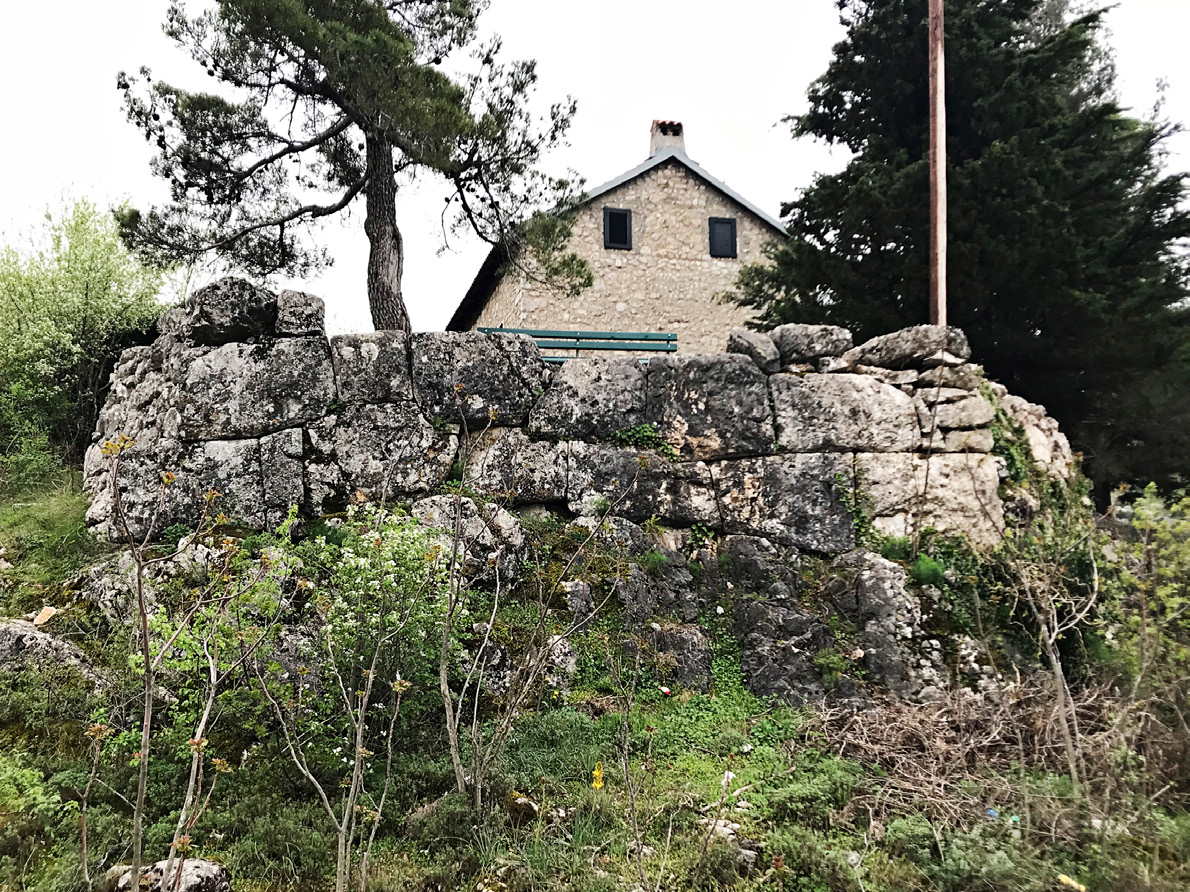 Fig. 7 – The remains of the cyclopean wall in Medun (photograph by the author).