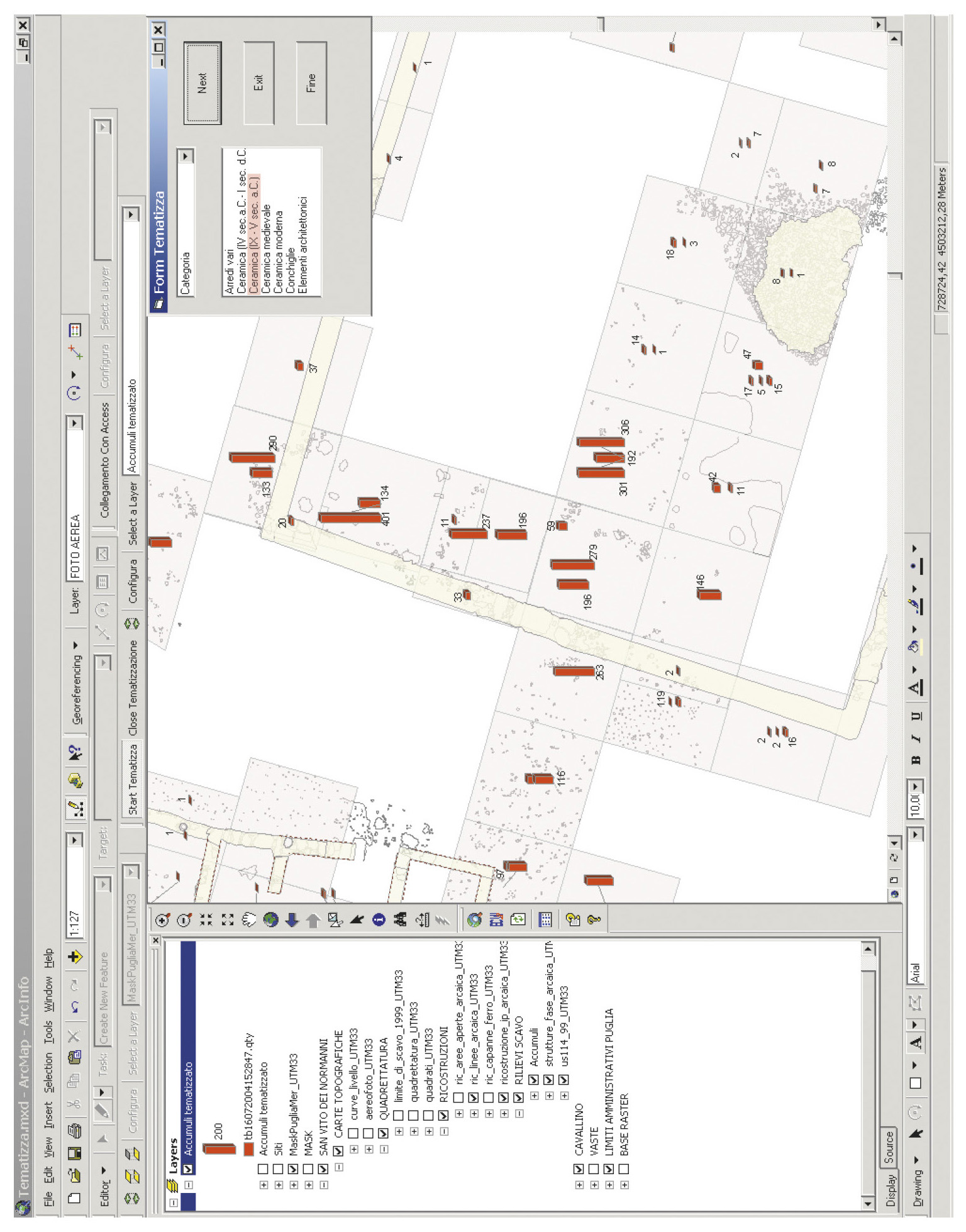 Tav. I – Sistema ODOS. Esempio di analisi spaziale relativo alla distribuzione dei materiali ceramici databili fra età del ferro ed età arcaica, rinvenuti nello scavo di S. Vito dei Normanni (BR). Il risultato dell’analisi è costituito da un istogramma a barre relativo ai valori assoluti delle presenze di materiale ceramico nelle aree selezionate. La procedura che estrae i valori dal database alfanumerico e ne consente la rappresentazione sulla pianta è stata realizzata ad hoc.